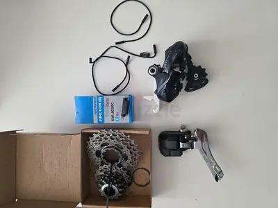 Shimano Ultegra Di2 6770 2x10 – Derailleurs + CS-6700 Cassette + E-Tube