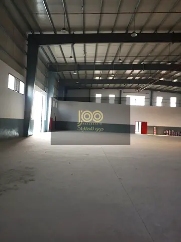 A distinctive 150-square-meter unit featuring a showroom and a mezzanine, offering spacious areas suitable for various commercial activities.