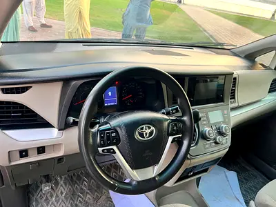 صورة 2 لـ 2017 Toyota SIENNA