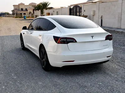 صورة 4 لـ 2021 Tesla MODEL 3