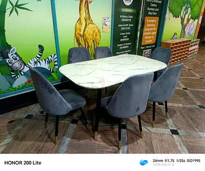 Dinning table with six chair perfect condition