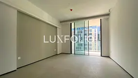 Modern Design I Overlooking Swimming Pool I Spacious Layout