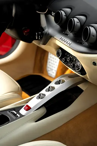 2013 Ferrari F12 BERLINETTA — фото 15