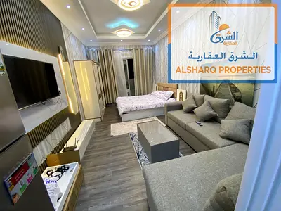 استوديو مفروش للإيجار السنوي  _ مع بلكونه اطلاله مفتوحه وباركين خاص _ ابراج الجاردن سيتي موقع متميز بسعر مناسب _ سهل المخرج الي دبي والشارقه
