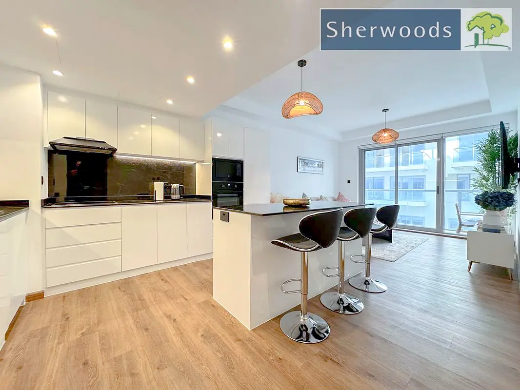 Upgraded 2 Bedroom | Beach Access | Chiller Free