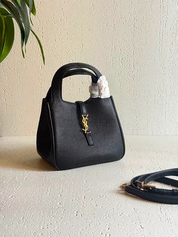 Black grained leather sanit Laurent bag