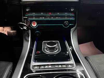 2017 Jaguar XE 缩略图 9