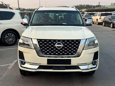 Nissan patrol 2017 fullopshin white color fullopshin GCc calen ace