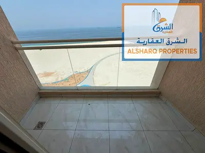 Three-bedroom apartment with a living room. First occupancy, sea view. Excellent direct sea view. 3 bathrooms. Fully lit and spacious apartment. Ma