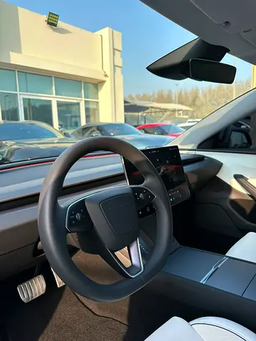 صورة 7 لـ 2025 Tesla MODEL 3