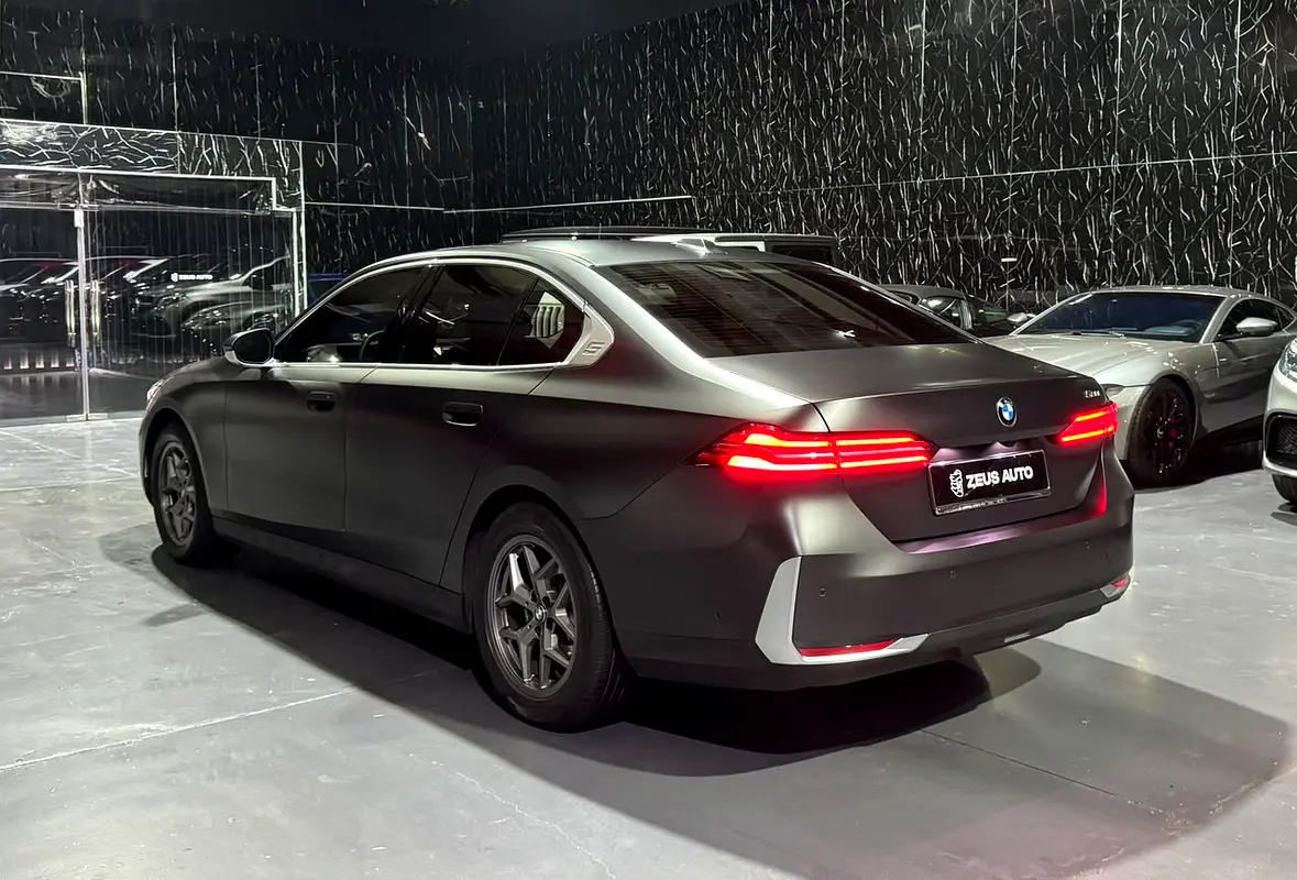 BMW 5-Series 2025
