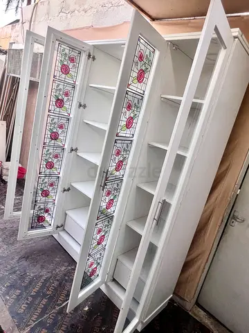White Tall Display Cabinet with Stained Glass Doors
