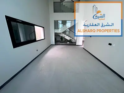 فيلا فاخرة 8 ماستر مع مسبح للبيع بالعالية موقع مباشر على شارع رئيسي