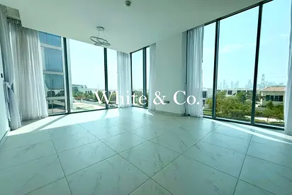 CORNER UNIT | UNFURNISHED|FLEXIBLE CHEQUES