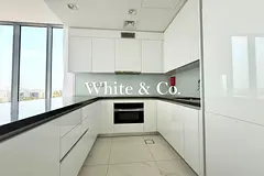 CORNER UNIT | UNFURNISHED|FLEXIBLE CHEQUES