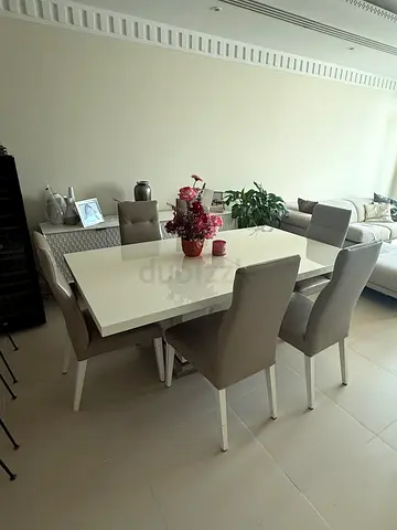 Expandable and Modern white dining table with 6 genuine leather chairs - excellent condition