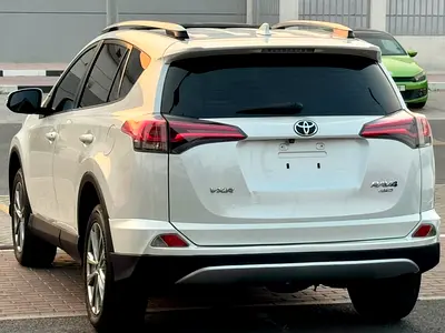 2018 Toyota RAV 4 — фото 5