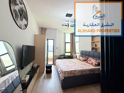Free parking, furnished studio apartment for rent annually with hotel-style furnishings, excellent location, flexible payment options, close to all am