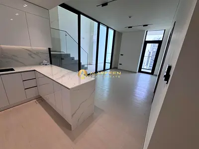 الطابق العلوي 2 غرف نوم | تصميم دوبلكس | إطلالة على الأفق | الوصول إلى الشرفة