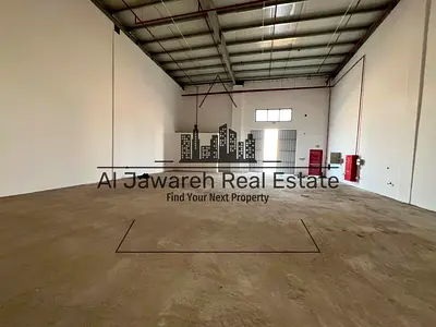 مستودع مميز عالشارع الرئيسي 2515 قدم بقوه 25 كيلو وات