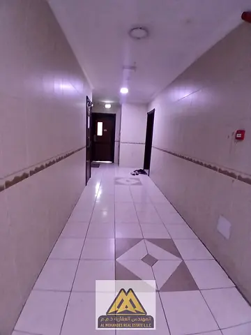 تقسيمات ممتازة | صالة منفصلة | مساحة كبيرة | مطبخ مغلق | صيانة مجانية على المالك | موقع مميز على شارع رئيسي | باركن مجاني بجوار البناية