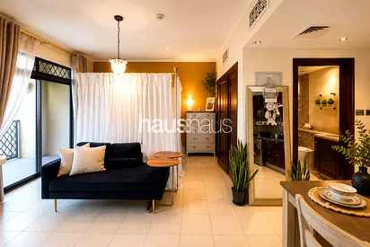 Rare Old Town Studio | Furnished | Chiller Free
