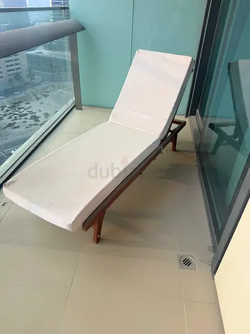 Wood luxury lounge chair + mousse topper