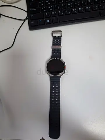 Round smart watch with silicone strap - good working condition
