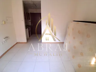 Lavish studio good building near madina rent 17k