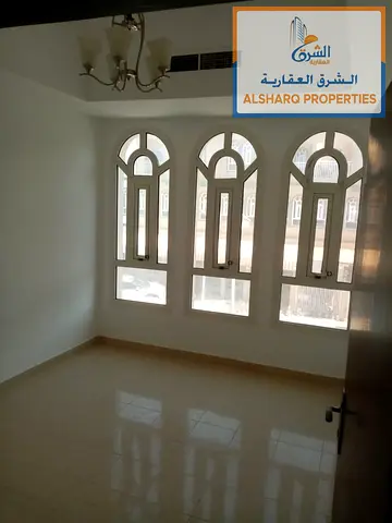 فيلا-3غرف-تكييف مركزي-موقف سيارات-موقع مميز