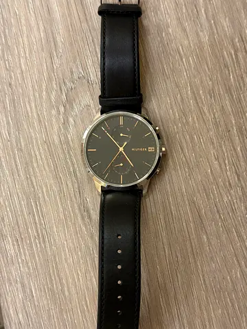 Men's Classic Black Minimalist Analog Watch with Leather Strap