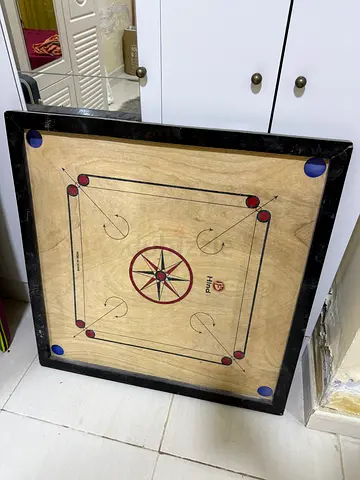 Carrom board
