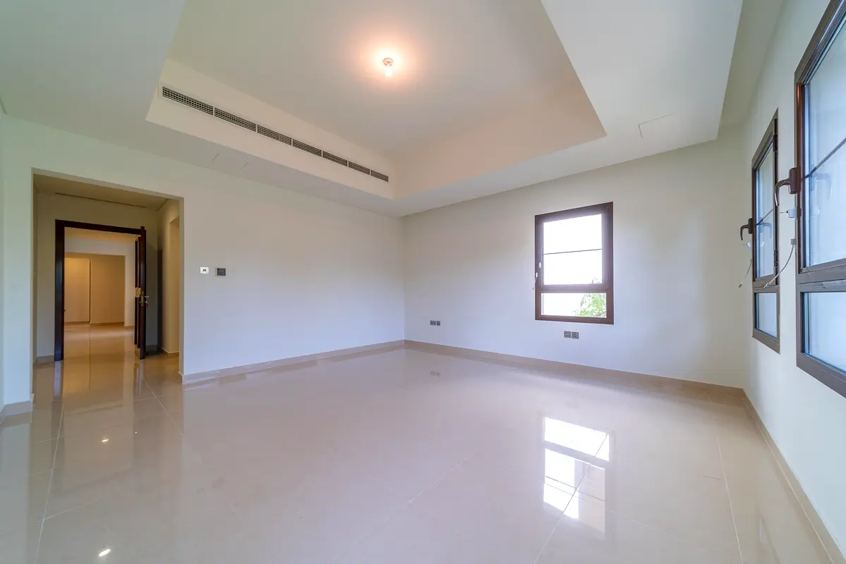 Lavish Living in a Prestigious Community l Direct from Owner