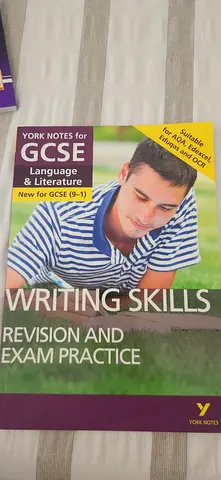 GCSE Writing Skills Revision and Exam Practice (York Notes) - Like New