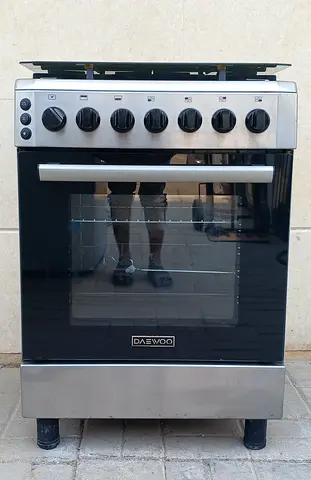 Daewoo gas cooker 60×60cm 4burners with good condition