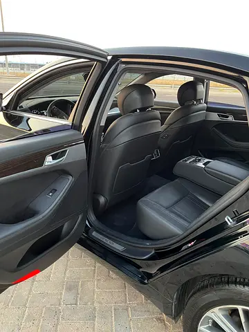 صورة 7 لـ 2017 Genesis G80