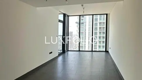 High Floor | Plus Maid | Sleek and Spacious