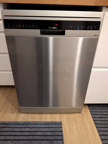 Siemens IQ500 model freestanding stainless steel dishwasher