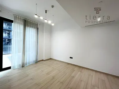 غرفة نوم واحدة فسيحة | بن غاطي نوفا | شرفة وتشطيبات حديثة