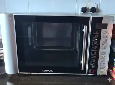 Kenwood countertop microwave oven - good working condition