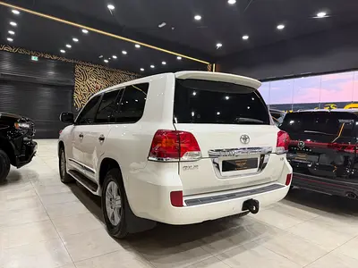 صورة 4 لـ 2015 Toyota LAND CRUISER
