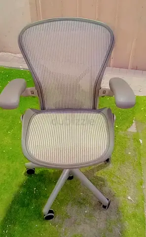 Selling for Herman Miller Areon chair size B size and C full loaded available