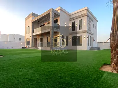 فيلا فاخرة للبيع في الحوشي الشارقة بمواصفات استثنائية| أرض 10,000 قدم² وبناء 7,000 قدم²| 7 غرف ماستر، تشطيبات راقية وموقع مميز بالقرب من المول الجديد
