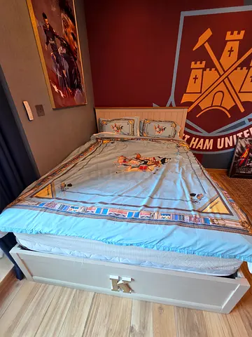 Double size bed with mattress