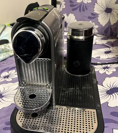 Nespresso Coffee Machine with Milk Frother - Used