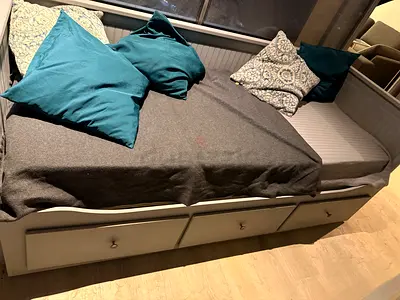 IKEA HEMNES Day Bed with 3 Drawers – Grey