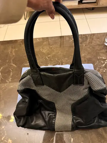 YSL Black leather shoulder bag with chain detail - preowned