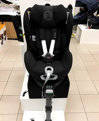 Cybex sirona Z i size car seat with isofix base