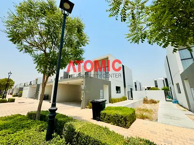 CORNER | LANDSCAPED | READY MOVE IN |Large Size