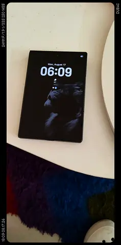 Samsung Fold 8 - Brand new
